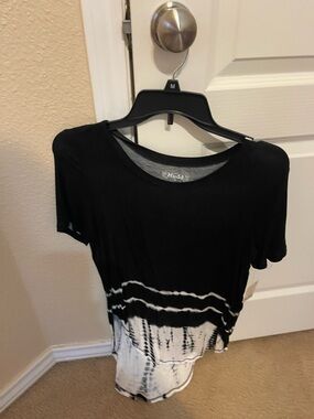 Mudd Black & White Tie-Dye Short Sleeve Tee
